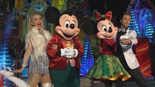 Exclusive A Behindthescenes Look At Disneys Holiday Celebration With Julianne And Derek Hough