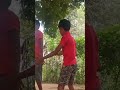 Kamra don ko pakdana hai