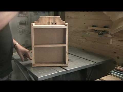 Petit meuble étagère en bois de palette avec cachette secrète ……. Kastepat  