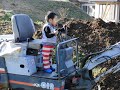 Amazing! Mini Excavator operation.ミニユンボ~練習した後一人で出来たよ!~2歳8ヶ月ミニショベルの練習~運転-レストアして今も現役!-