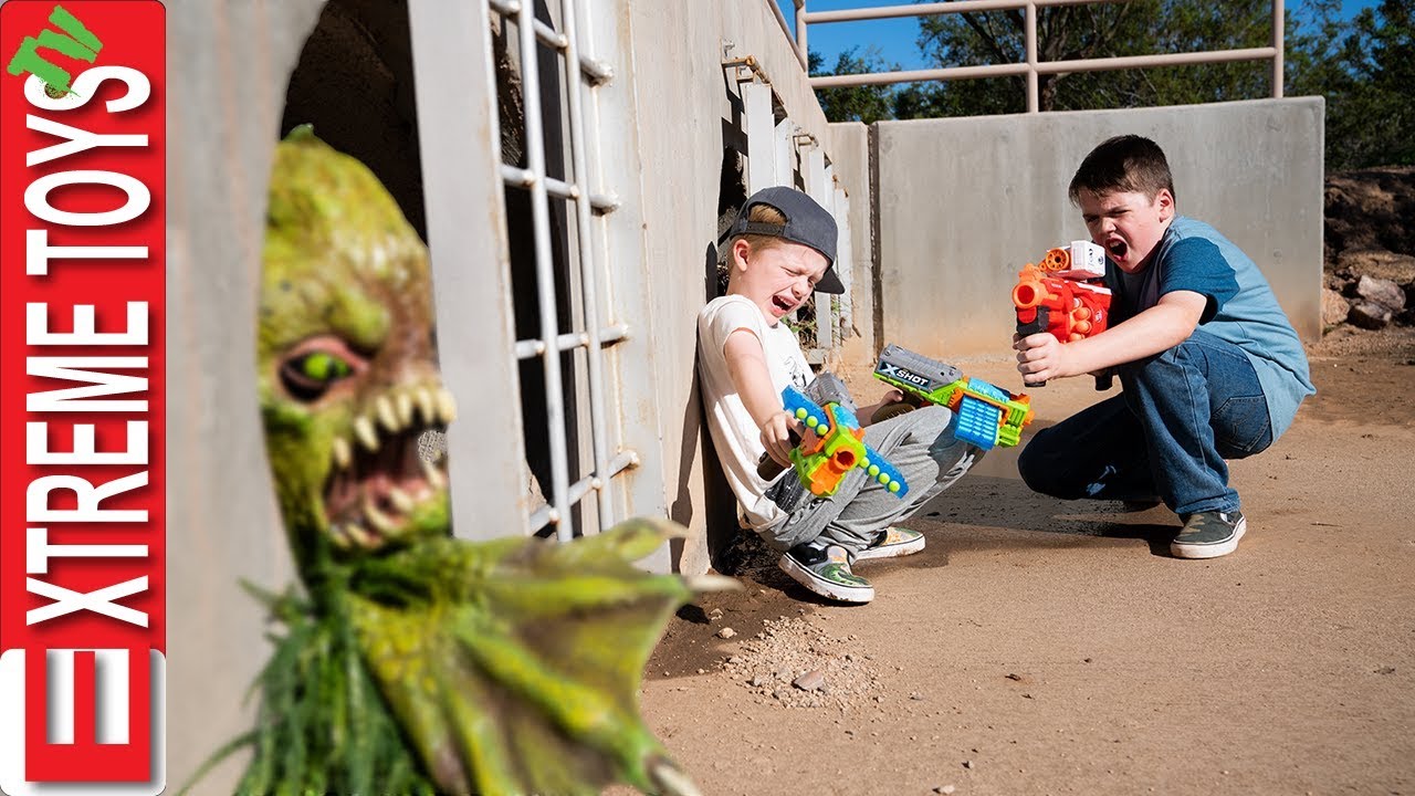 extremetoys tv halloween The Swamp Creature Emerges! Sneak Attack Squad VS Mutant Beast