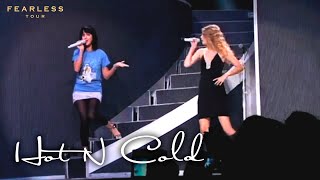 Taylor Swift &amp; Katy Perry - Hot N Cold (Live on the Fearless Tour)