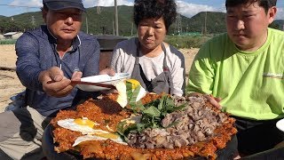 흥삼이가 만든 [[우삼겹김치볶음밥(Kimchi fried rice with Beef loin)]] 요리&먹방!! - Mukbang eating show