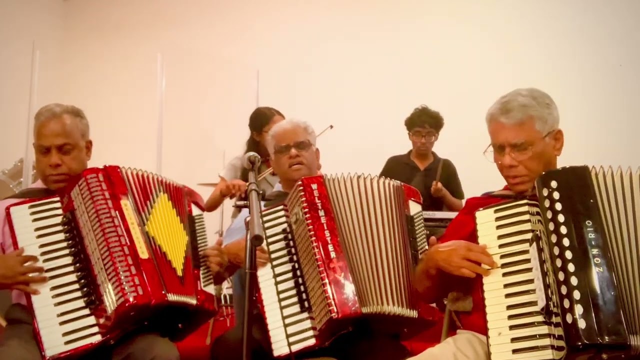 Yesuvodu cherniripathu ( Malayalam Christian song ).