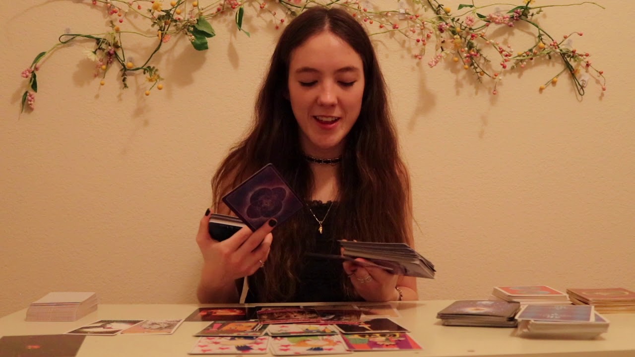 Pisces- Someone has too much to say to you! 😬😍 SOO much passion for you🌹🔥💋