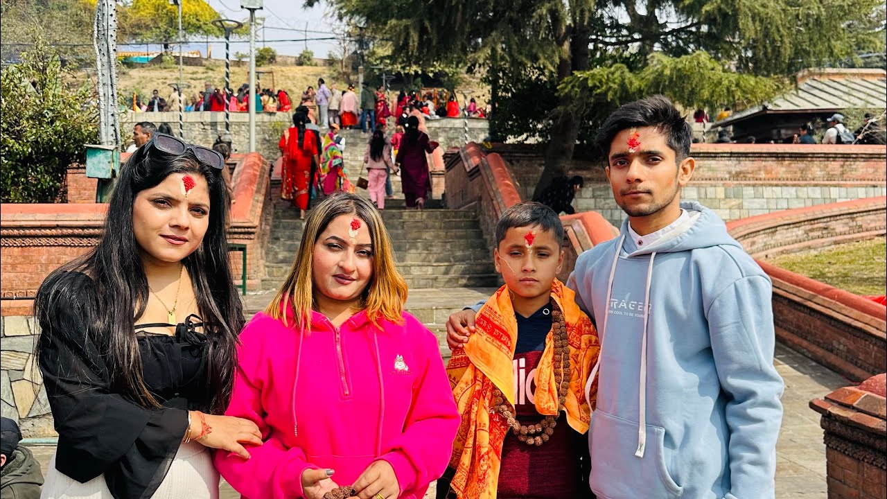 Kathmandu(Pashupatinath mandir) pugiyo 😇