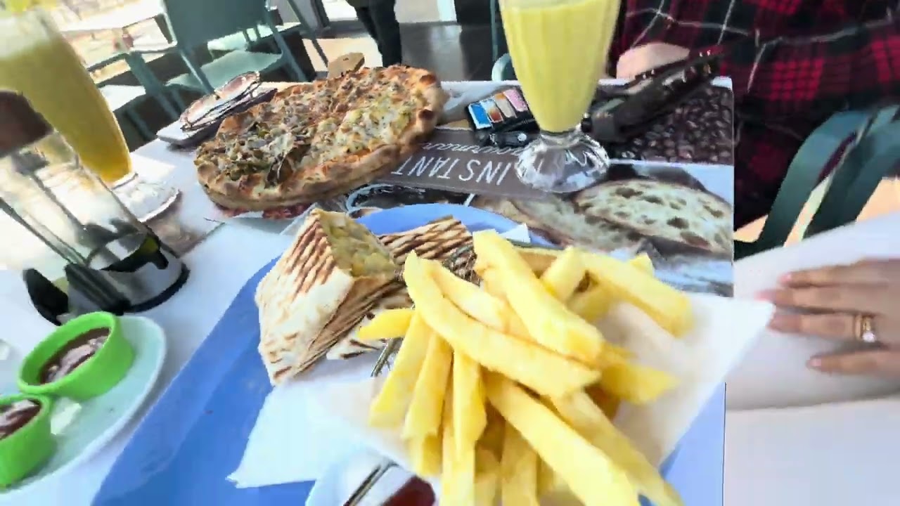 Pizza, Chips and Tacos on the Rooftop | Maroc