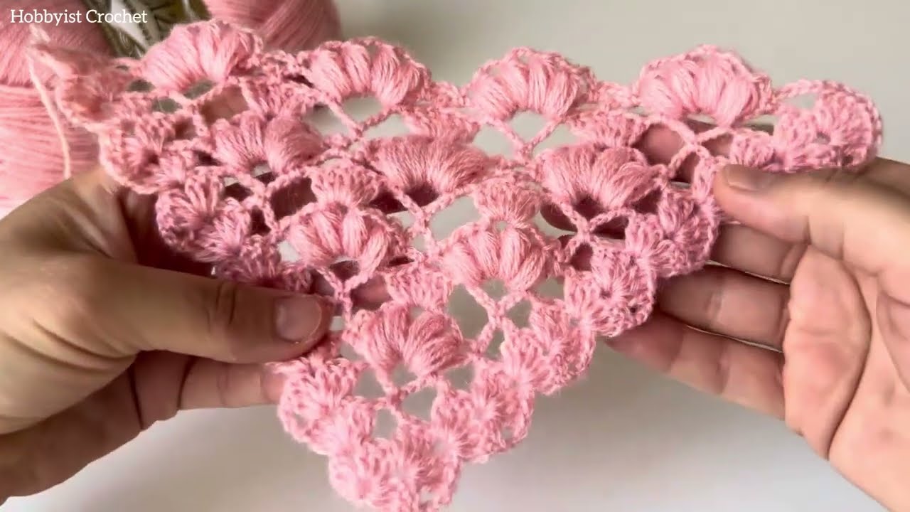 ОЧЕНЬ КРАСИВО 💯 Простой узор для вязания крючком треугольной шали #вязаниекрючком #вязаниекрючком...