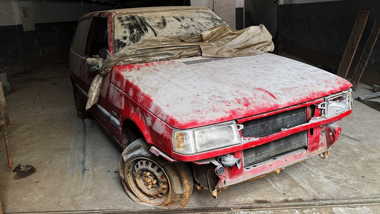 😲 МЫ НАШЛИ FIAT UNO, ЗАБРОШЕННЫЙ НА 15 ЛЕТ... В ЗАБРОШЕННОМ ГАРАЖЕ!