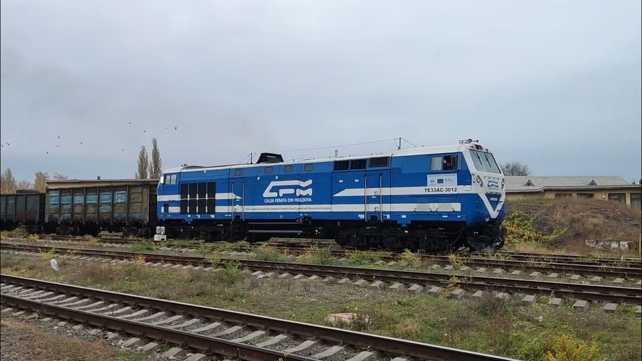 ТЭ33АС-3012 відправляється з вантажним потягом зі станції Кишинів ...