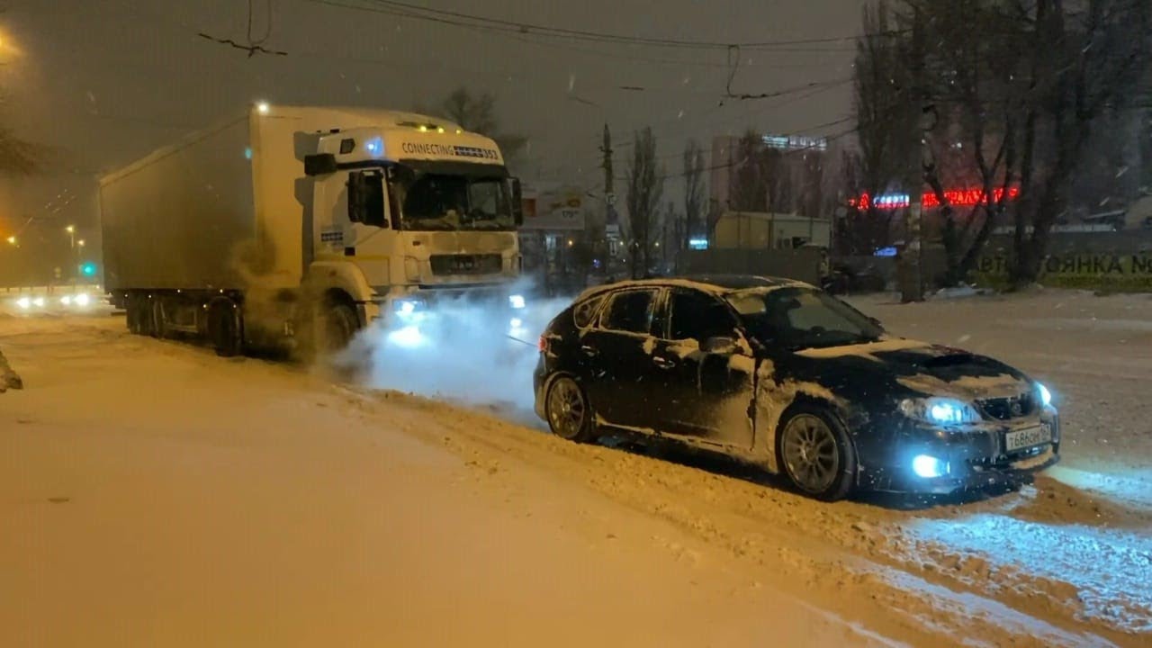 Субару тянет фуру