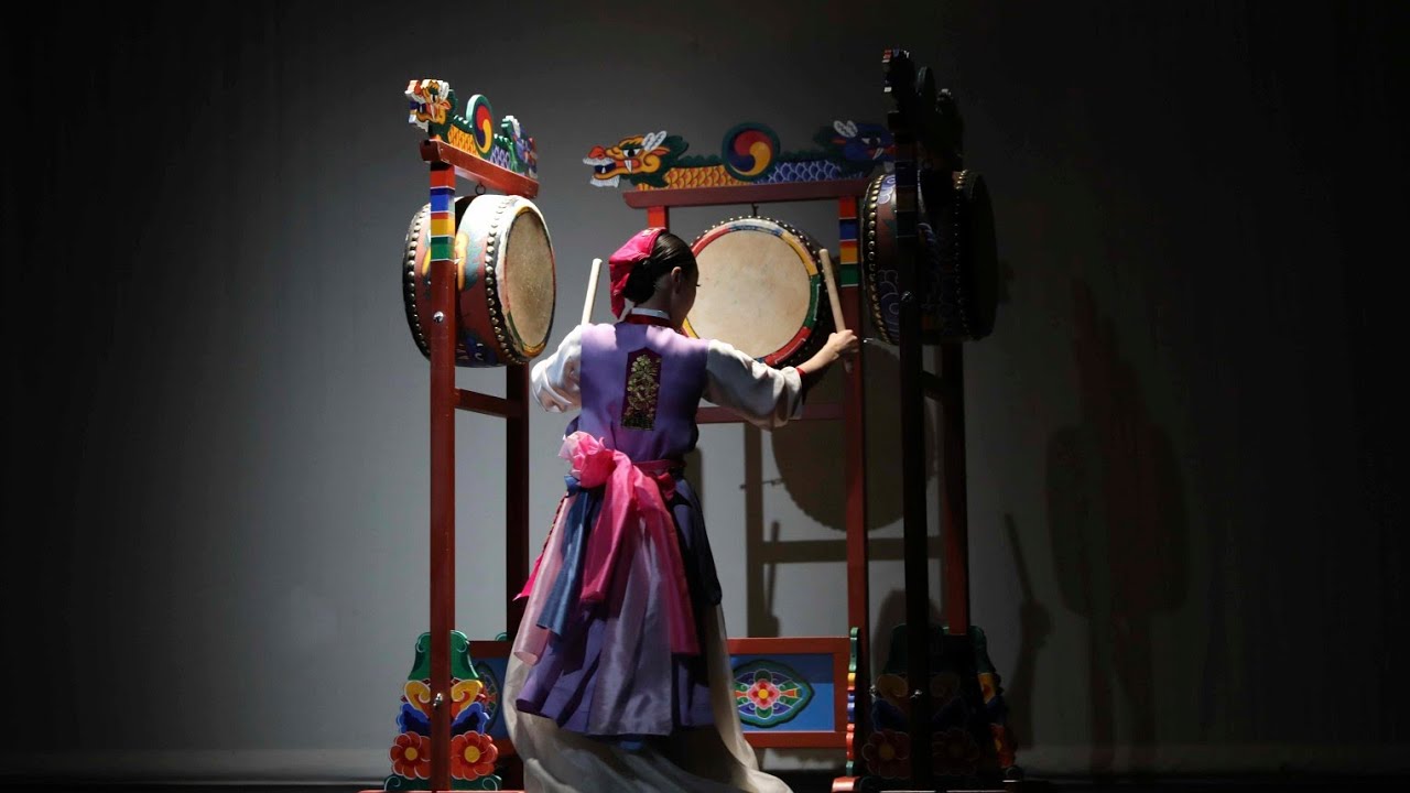[1min]Samgomu: Three Drum Dance[삼고무] - YouTube