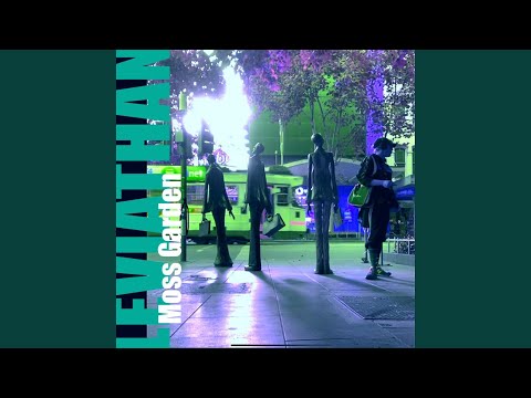 Tonton Runnig Up The Hill di YouTube