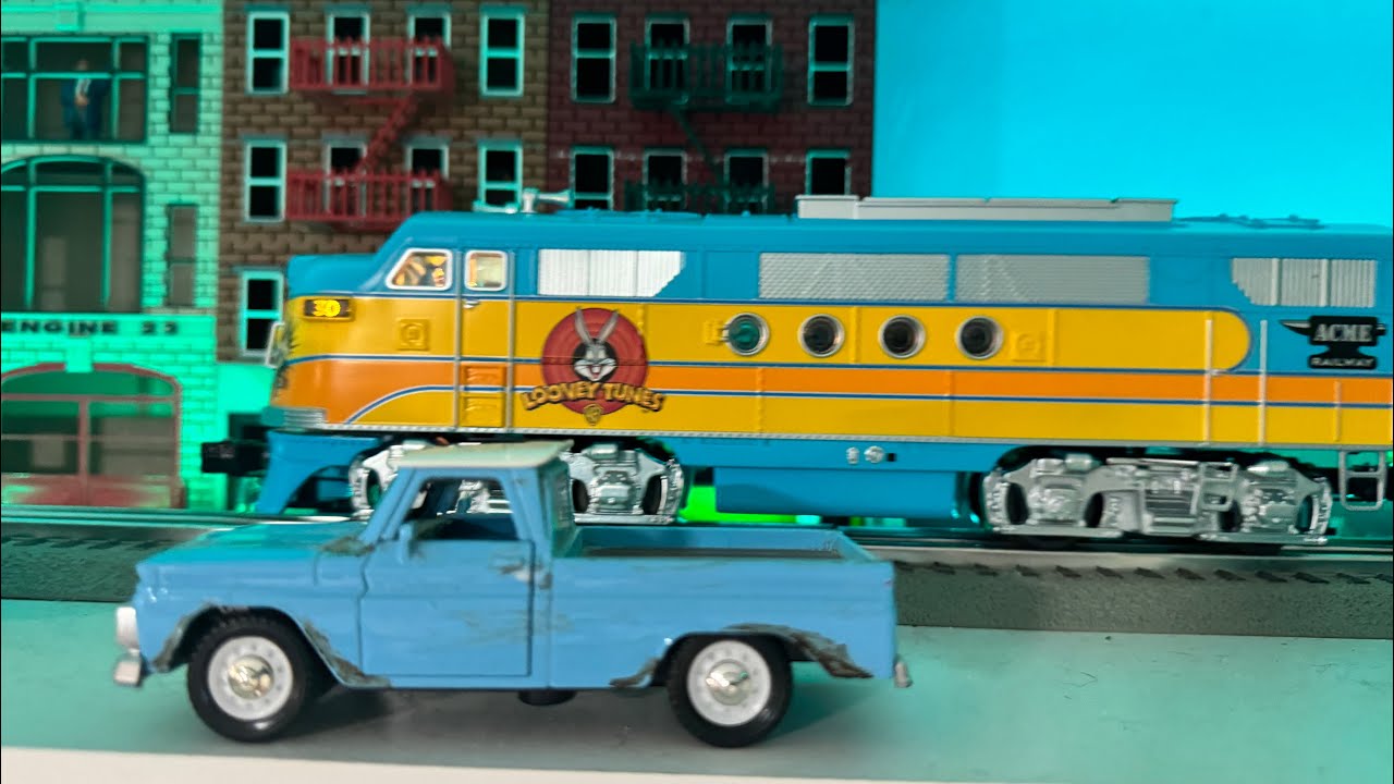 Lionel Looney Tunes Train!! - YouTube