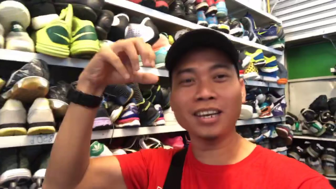 SUASANA KEDAI BUNDLE KASUT ARAN