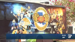 Bayou Clic Road Show Bus Stops In Lafayette