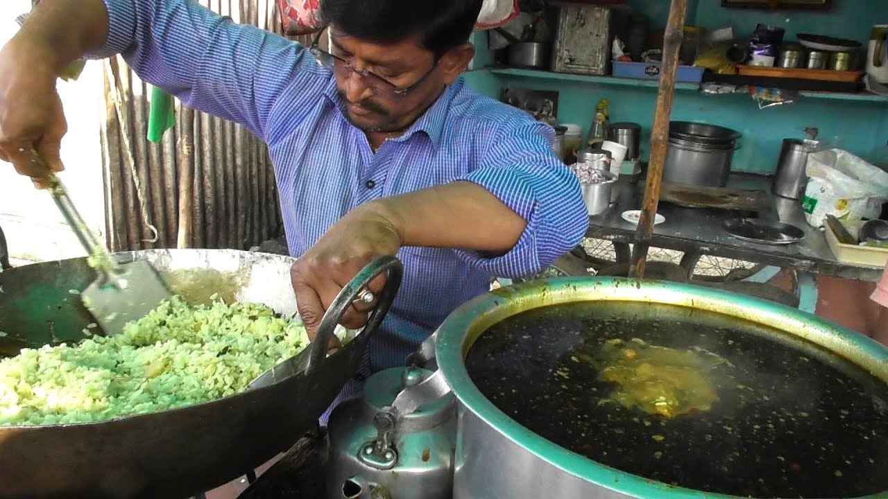 Healthy Poha ( Chira ) in Breakfast | Indian People Enjoying Street Food | Maharashtra Yavatmal | Indian Food Loves You