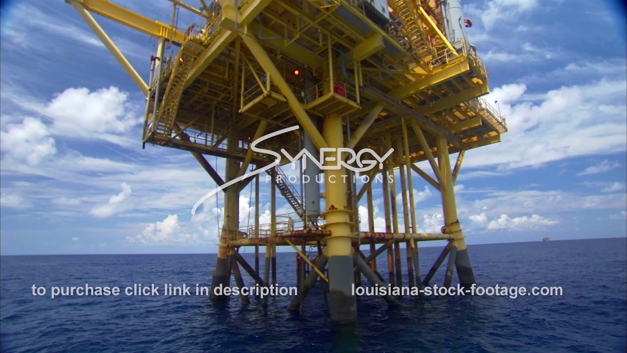 435 Oil rig gas platform legs in gulf of Mexico arc around platform ...