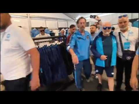 Video De Laurentiis a Dimaro, incontro con i tifosi nello store