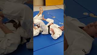 Judo/Triangle Release/Простейший способ освободиться из Треугольника (Sankaku)/#Shorts
