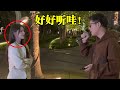 开口跪啊！小哥街头被美女点歌演唱周杰伦的【搁浅】，一开口小姐姐直接被迷住了！