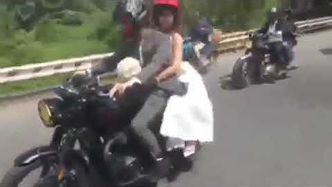 Màn rước dâu "có 1 không 2" của cặp đôi Khởi My, Kevin Khánh