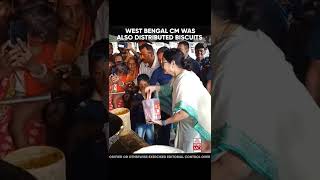 Mamata Banerjee Makes 'Aloo Chop', Serves Locals During Jhargram Visit