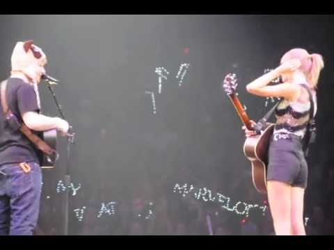 Taylor Swift And Ed Sheeran - Everything Has Changed - RED Tour Nashville