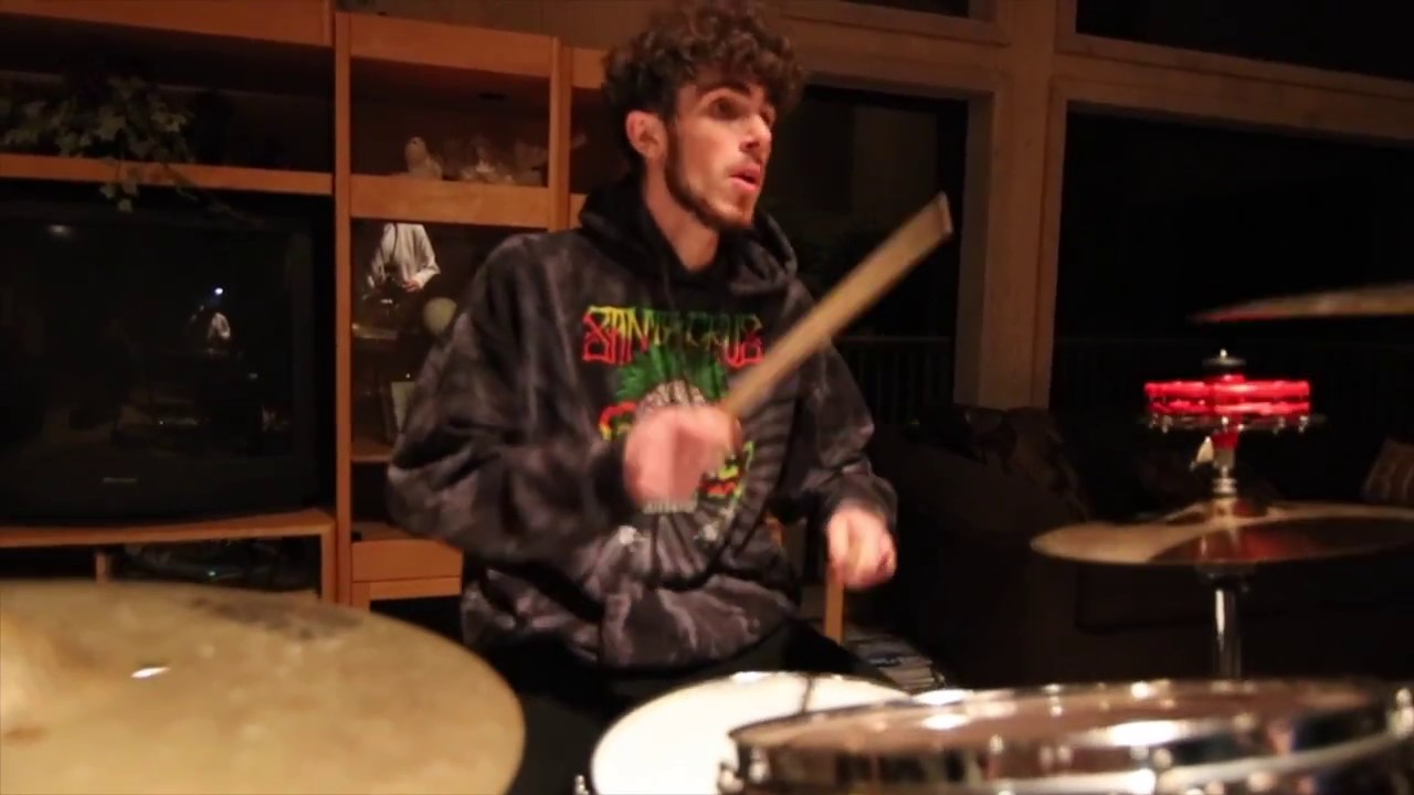 Obejrzyj Carpool Tunnel - Hooked Again (Official Music Video) w YouTube Obejrzyj Carpool Tunnel - Hooked Again (Official Music Video) w YouTube