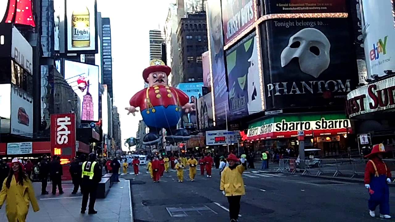 Thanksgiving Day Parade~NYC~2011~Fireman Balloon~NYCParadelife - YouTube