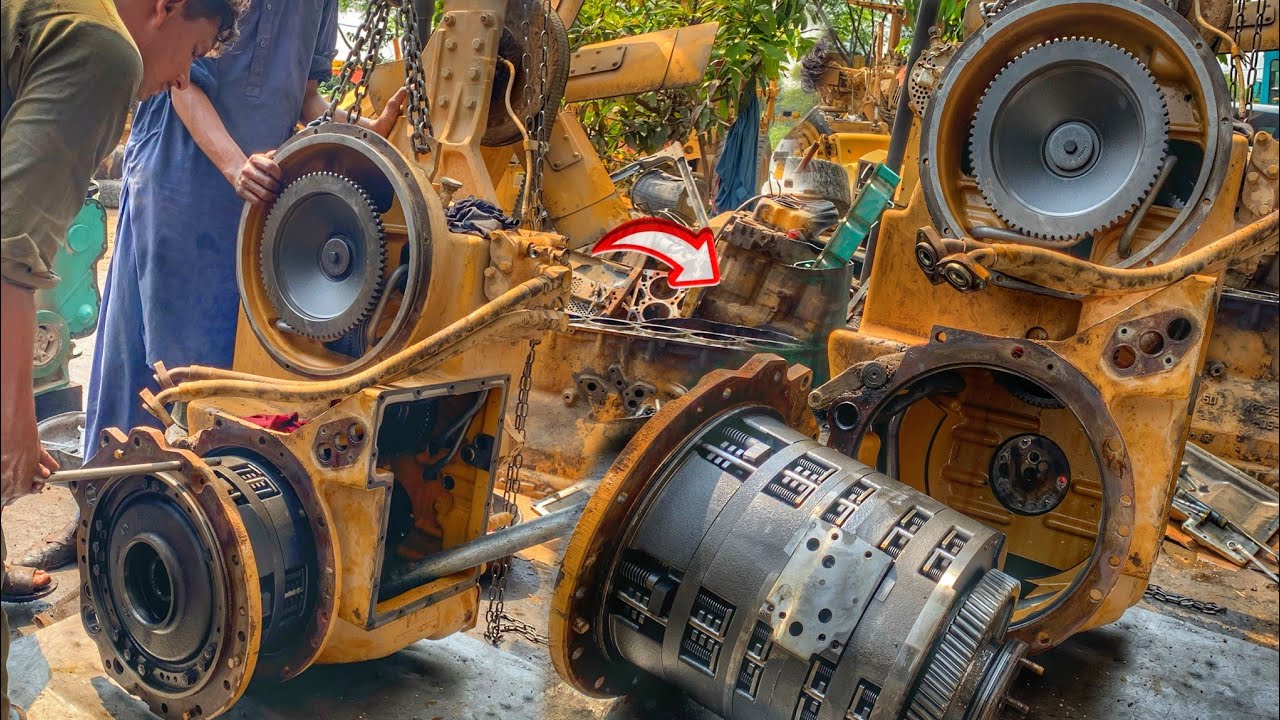 The Experienced Mechanics Rebuild CAT 140g Motor Grader Transmission