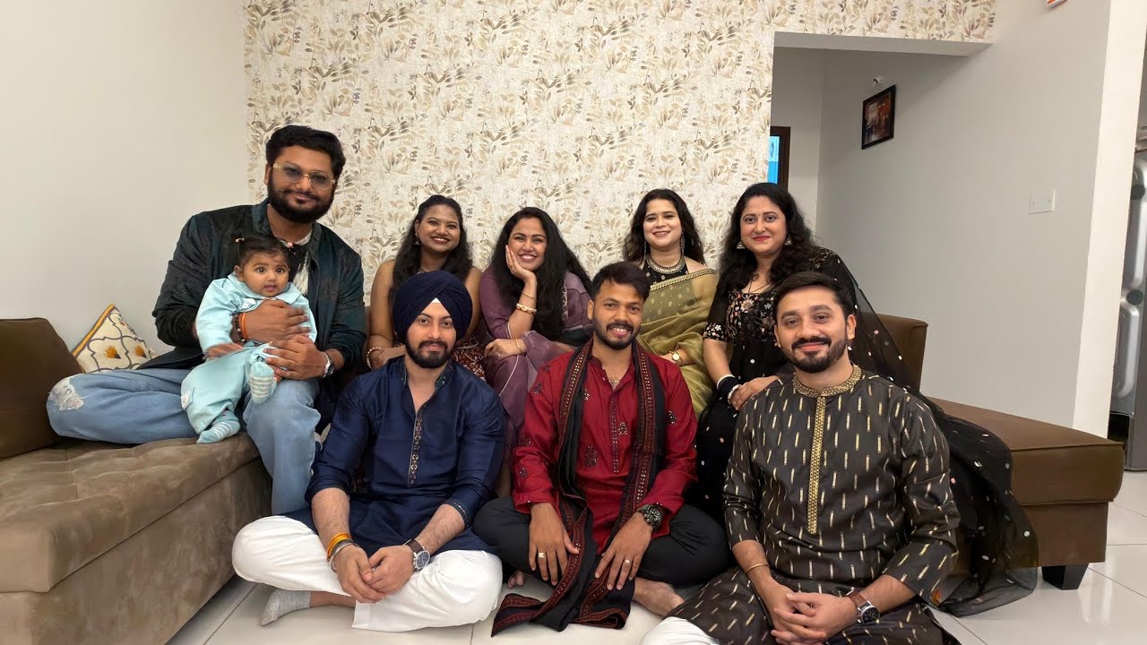 Ashtami Aarti & Bhog 🙏| Dhunuchi Naach & Navami Dandiya 🎉| Food & Fun 😊 