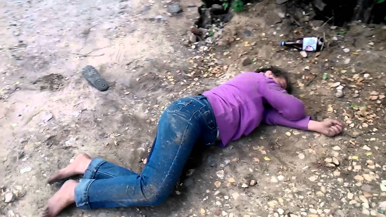 Девушка обоссалась в машине