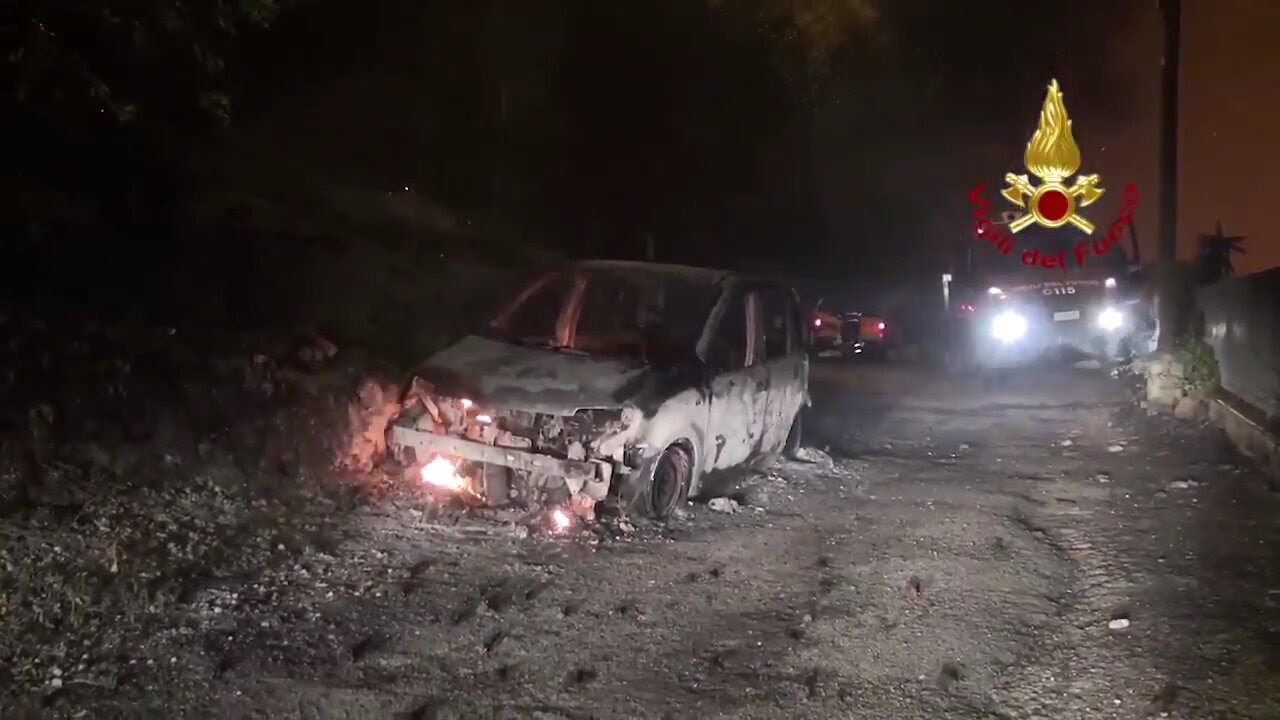 Spaventoso incendio ad Altofonte (Palermo), fiamme minacciano abitazioni