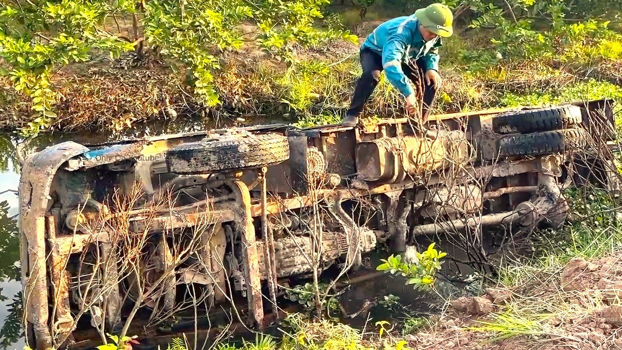 Recovering A KIA Truck That Was Left In An Accident For Years Submerged In A River