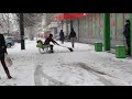 Ростовский инвалид показал как надо чистить снег