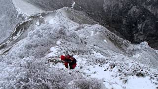 伊予富士の急坂を下りる。この高度感が堪らない。2012.12.24