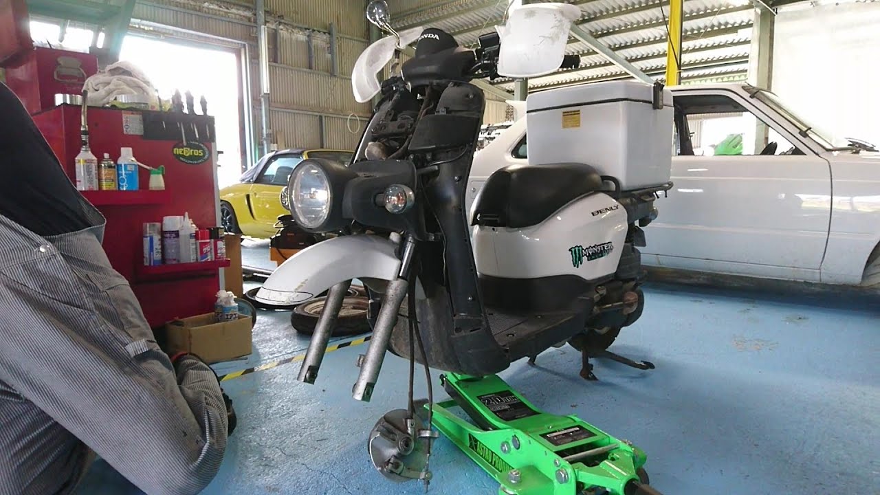 How to remove the exterior of a Honda Benly. - YouTube How to remove the exterior of a Honda Benly. - YouTube