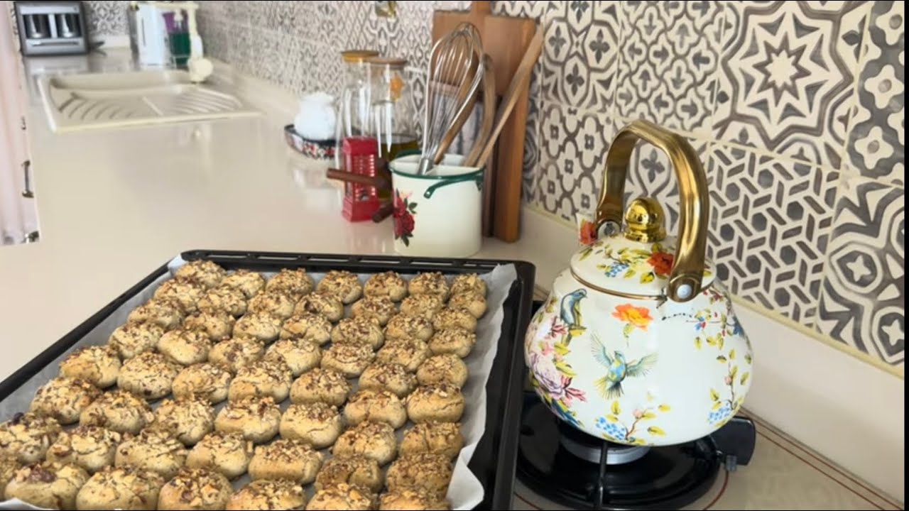 A Warm and Cozy Rainy Week | Homemade Cookies, Apple Cake & Tea Time