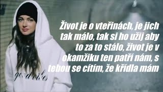 Nelly Řehořová - Život je v okamžiku lyrics