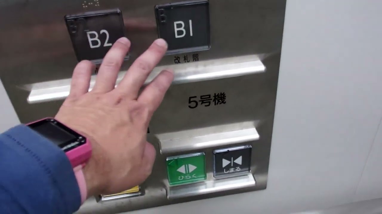 地下鉄東西線南砂町駅3番線ホーム三菱製エレベーターMITSUBISHI Traction Lift/Elevator Tokyo Japan
