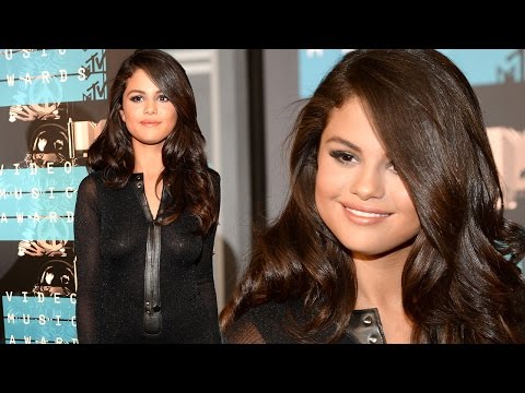 Selena Gomez Hot Red Carpet Style at 2015 MTV VMA’s