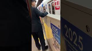 大阪メトロⓂ️の御堂筋線の関西万博のラッピング列車