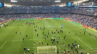 Mengerikan suporter liga inggris turun ke lapangan seusai pertandingan