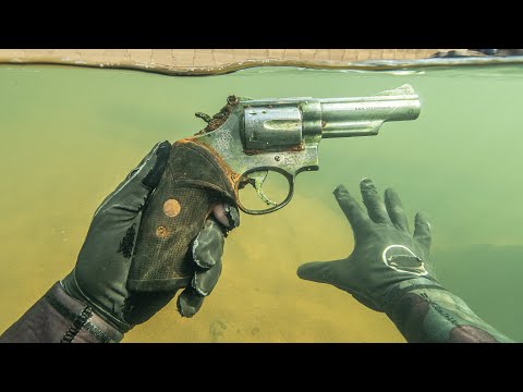 видео: Police Called After I Found This Underwater! (Scuba Diving)