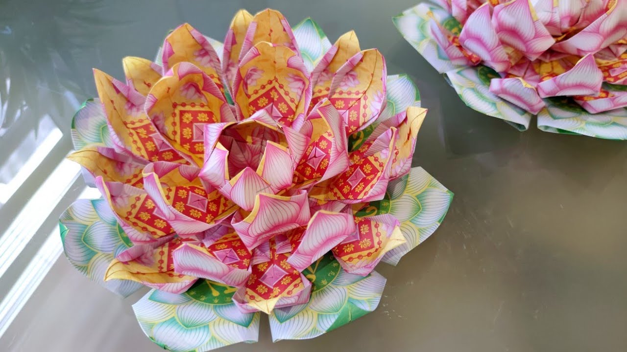【莲花】水中仙子 特别款 ‖ Origami Lotus  池面风来波潋潋，波间露下叶田田，谁干水面张青盖，罩却红妆唱采莲