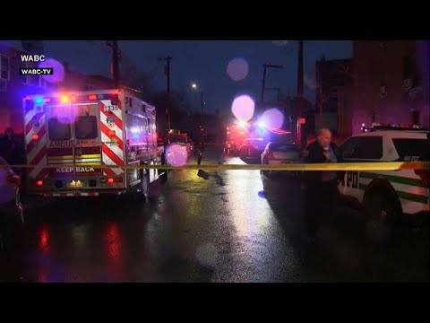 شاهد: أمريكي يقتلَ أربعة من أفراد عائلته قبل أن يٌقتل برصاص الشرطة في نيويورك