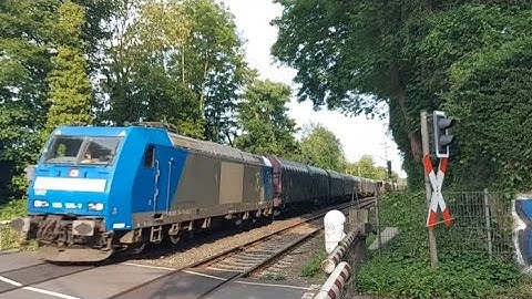 Bahnübergang im Krugfeld Hildesheim Züge am 2.6./3.6.2025
