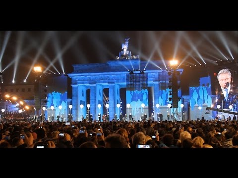 Видео: Клякане на Източен Берлин през 