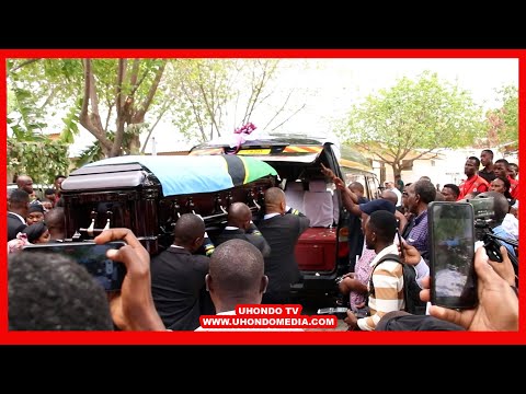 SHUHUDIA MSAFARA WA JENEZA WENYE MWILI WA JENISTA MHAGAMA WATU WALIA KWA UCHUNGU UKIPITA